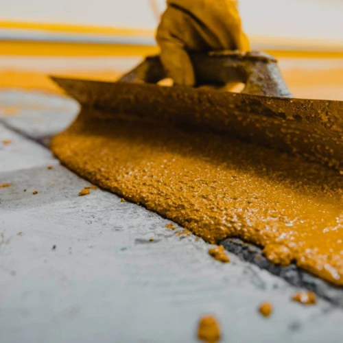 worker-applying-epoxy